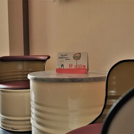 Themenhotel 50's فندق شيمنيتز